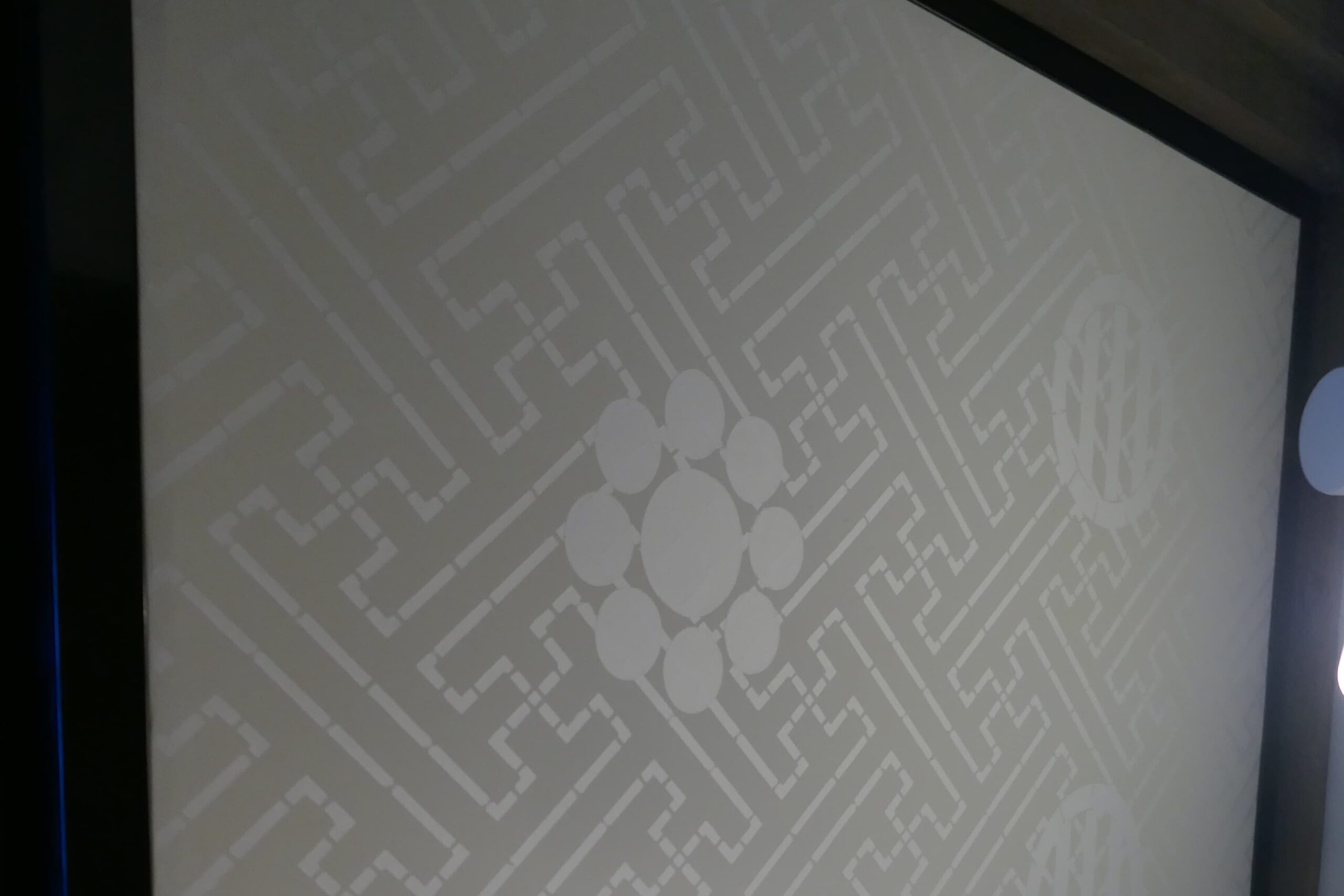 九曜紋・三引両の紋唐紙の襖